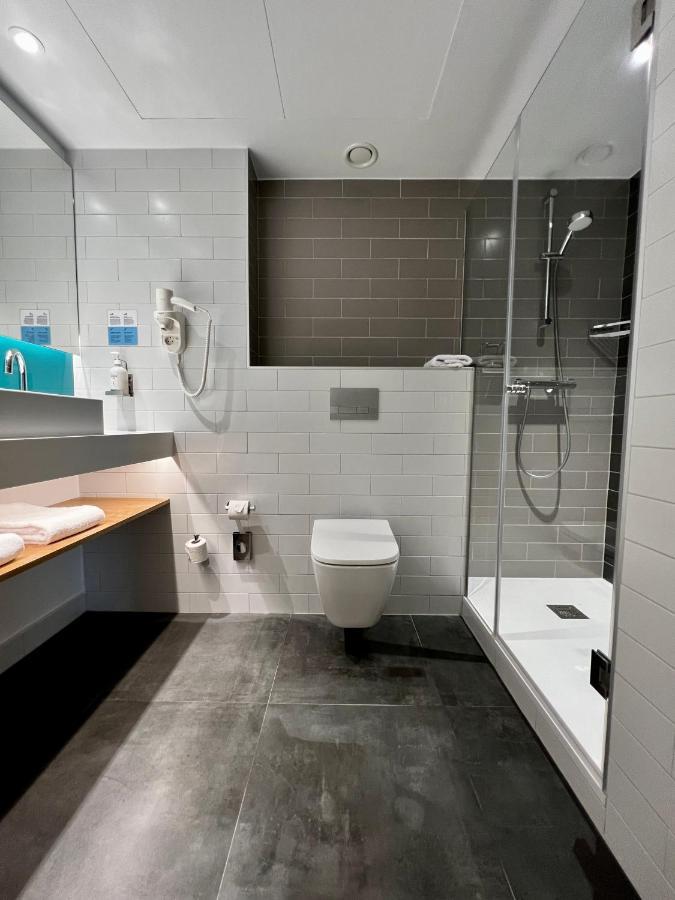 Holiday Inn Express - Madrid - Airport By Ihg Экстерьер фото