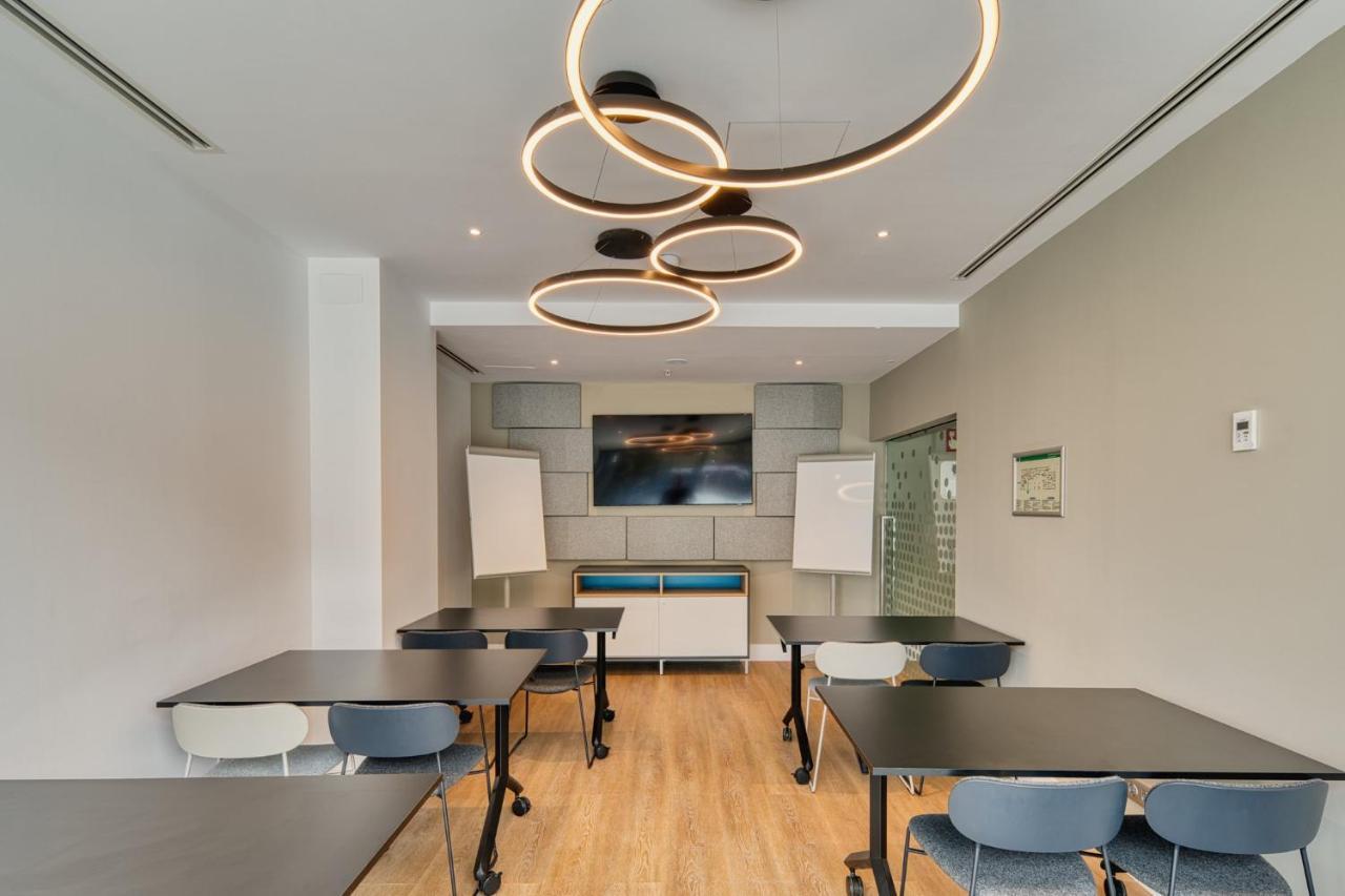 Holiday Inn Express - Madrid - Airport By Ihg Экстерьер фото