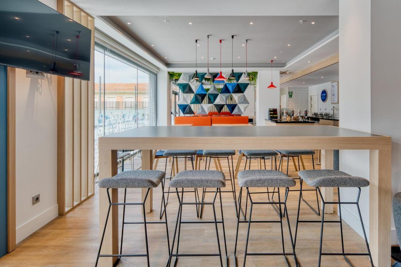 Holiday Inn Express - Madrid - Airport By Ihg Экстерьер фото