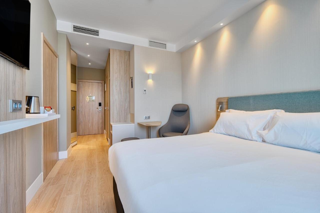 Holiday Inn Express - Madrid - Airport By Ihg Экстерьер фото