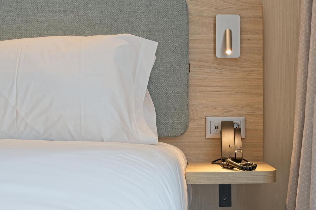 Holiday Inn Express - Madrid - Airport By Ihg Экстерьер фото