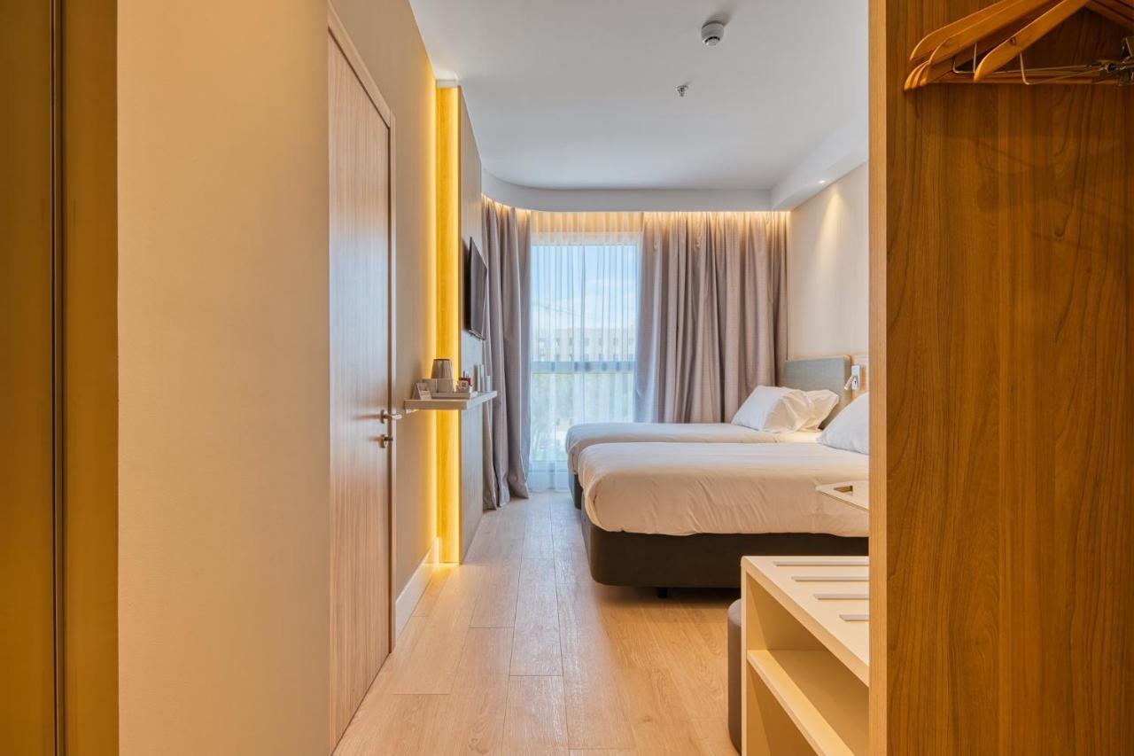 Holiday Inn Express - Madrid - Airport By Ihg Экстерьер фото