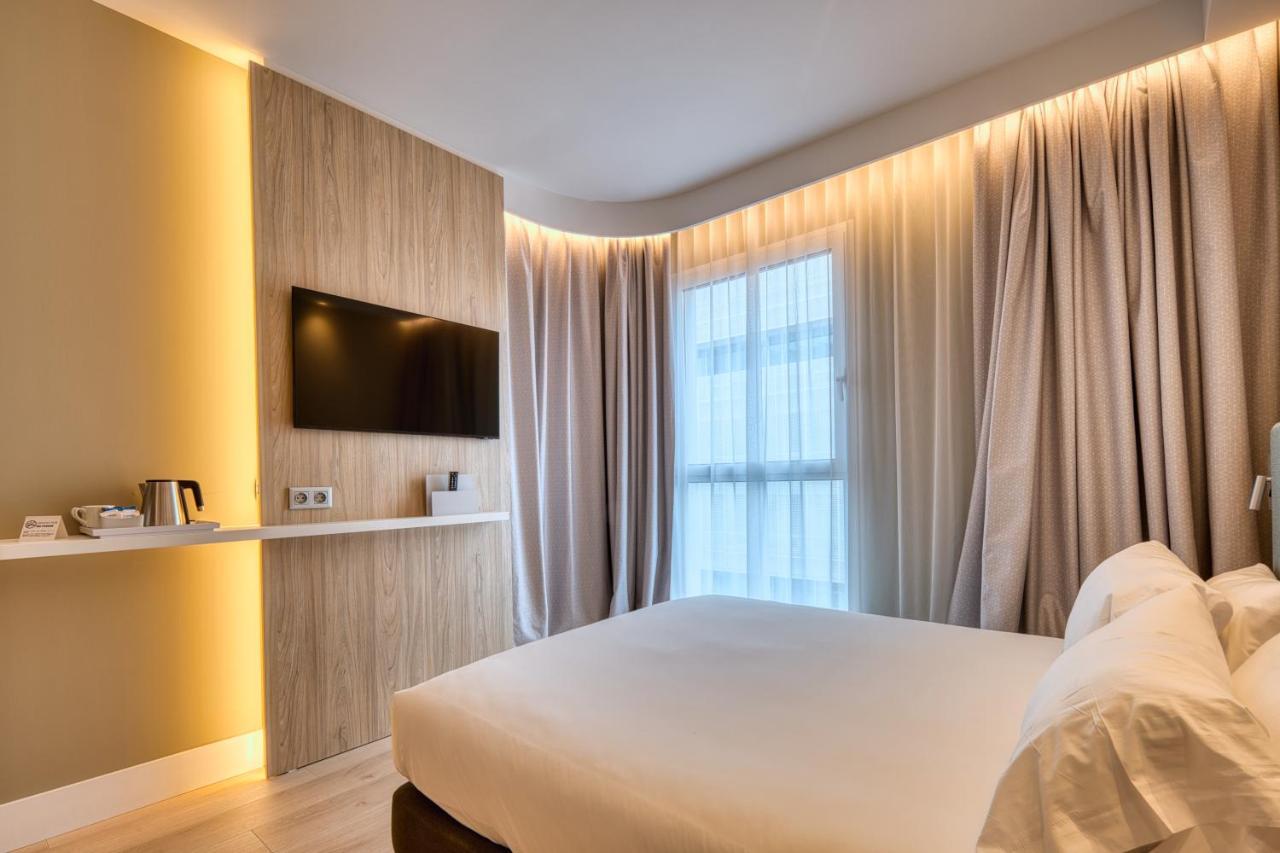 Holiday Inn Express - Madrid - Airport By Ihg Экстерьер фото